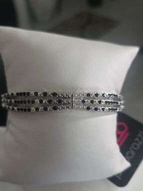 Paparazzi Suburban Scene Black Bracelet NWT
